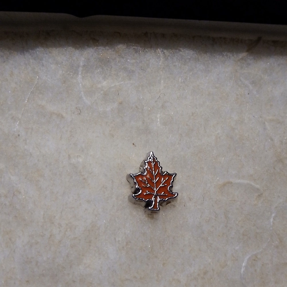 Origami owl maple leaf charm